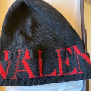 Black Valentino cashmere with red logo beanie